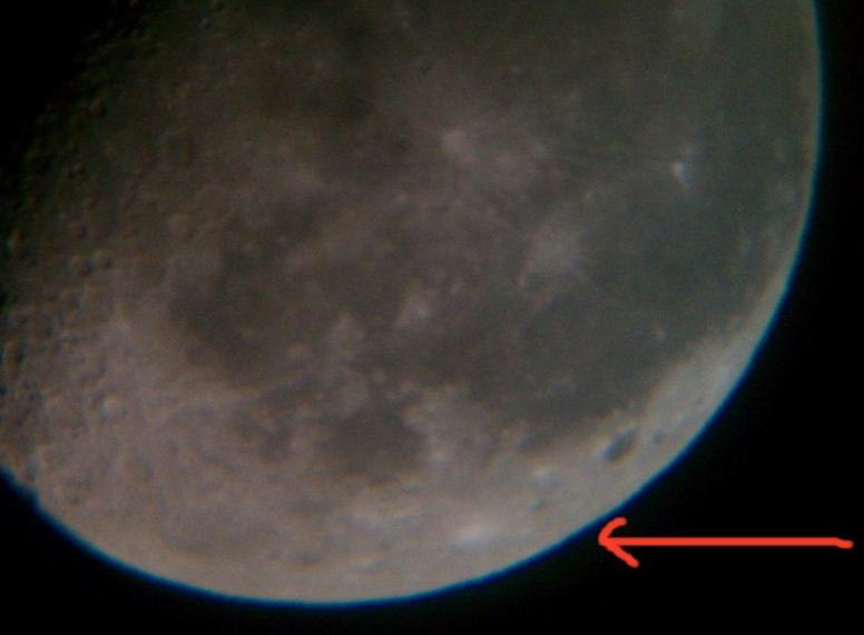 O fotografie bizară: Luna, surprinsă cu "atmosferă bogată în oxigen"! Introduc extratereştrii atmosferă artificială pe Lună?