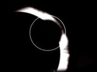 În timpul ultimei eclipse totale de Soare din Australia, a fost observat un obiect ceresc misterios de 4 ori mai mare decât Pământul!