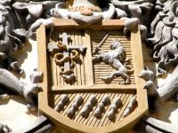 Blazonul familiei Sturdza: o cruce încolăcită de un şarpe. Simbol ocult sau apartenenţă la aristocraţia reptiliană?