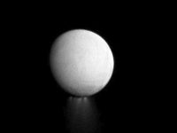 Enceladus, satelitul lui Saturn, prezintă în jurul său un jet imens asemănător unei rachete. E o navă spaţială extraterestră controlată pentru controlul orbitei în jurul lui Saturn?