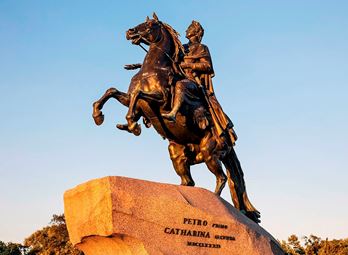 Enigma statuii "călăreţului de aramă" din St. Petersburg (Rusia): e adevărat că ea se mişcă de una singură?
