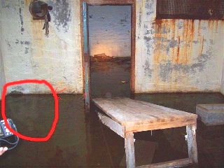 Dovada supremă a existenţei fantomelor: un spectru se reflectă în apa din închisoarea abandonată de la Burwash!