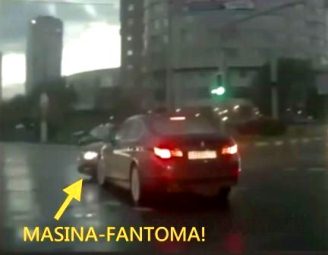 Un BMW din Rusia evită "la mustaţă" ciocnirea cu o "maşină-fantomă" ivită din neant! Încă o dovadă clară că maşinile-fantome din alte dimensiuni sau timpuri există!