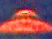 Sunt absolut uimit ce dovadă fotografică avem! Capul gigant al unui extraterestru iese dintr-un OZN, într-o imagine incredibilă de pe Google Earth!
