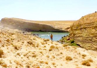 După cele 2 cratere misterioase din Siberia, în Tunisia a apărut brusc un lac în mijlocul deşertului! Există în lume tuneluri care duc spre centrul Pământului?