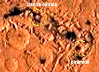 Şocant! O navă spaţială indiană a descoperit pe Marte o clădire pătrată, o piramidă şi două chipuri gigantice sculptate!