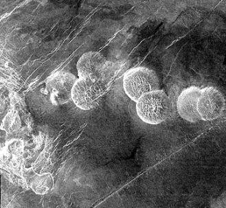 O navă spaţială rusească a fotografiat 7 oraşe albe de tip dom aflate pe Venus! Incredibila istorie ascunsă a planetei Venus şi legătura ei cu extratereştrii reptilieni!