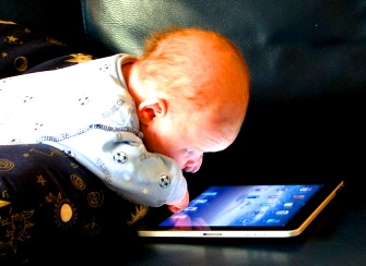 Iată de ce Steve Jobs, creatorul iPad-ului, nu-şi lăsa copiii să folosească iPad-ul! De ce sunt periculoase noile tehnologii?