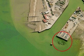 Un crab uriaş, de cel puţin 15 metri, a fost fotografiat într-un port din Marea Britanie! Pare a fi un adevărat monstru!