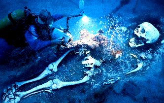 Un scafandru caută dovezi de existenţă a unor schelete de giganţi într-un lac din Statele Unite!