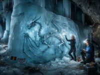În anul 2000, într-o peşteră de gheaţă din România s-au descoperit două schelete de dragoni? Se crede că aceşti dragoni ar fi trăit în secolul al XV-lea, odată cu Vlad Ţepeş... În anul 2000, într-o peşteră de gheaţă din România s-au descoperit două schelete de dragoni? Se crede că aceşti dragoni ar fi trăit în secolul al XV-lea, odată cu Vlad Ţepeş...