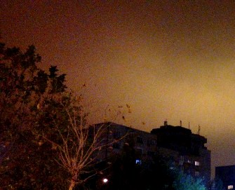 Am încercat să desluşesc misterul luminii portocalii din Bucureşti, de dinainte şi după cutremurul din 22 noiembrie 2014! Iată la ce concluzii am ajuns...