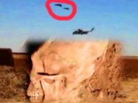În Afghanistan, soldaţii americani filmează în secret scheletul descoperit al unui extraterestru, dar şi două "OZN-uri" ciudate care însoţesc un elicopter militar! O fi chiar o farsă!?