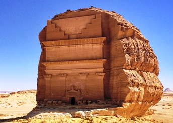 Un imens castel singuratic se ridică de 2 milenii în mijlocul deşertului din Arabia Saudită! Cine l-a construit? Cu ce scop?