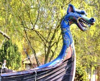 Un cap de dragon - unul dintre simbolurile faimoase ale vikingilor - a fost descoperit în Suedia! Dragonii sunt vechii dinozauri sau extratereştrii veniţi de pe Sirius?