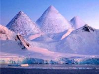 Piramidele misterioase din Antarctica: dovezi ale existenţei unei civilizaţii avansate pe "continentul gheţurilor"! De ce să nu credem că Antarctica = vechea Atlantidă?