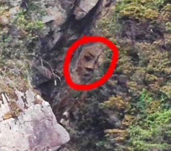 Un chip misterios şi gigantic a fost găsit sculptat pe o insulă stâncoasă din Canada! Ce reprezintă?