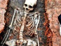 În misterioasa cetate Arkaim, construită de geţi, arheologii au găsit ceea ce pare a fi scheletul unei "femei extraterestre", cu capul neobişnuit de alungit!