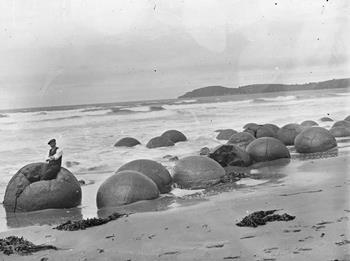 Bolovanii gigantici şi perfect sferici dintr-o plajă din Noua Zeelandă se aseamănă mult cu "trovanţii din Vâlcea" din România! Sunt doar formaţiuni naturale sau dispozitive de stocare a energiei?