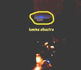 O cititoare mă avertizează: în Bucureşti, de două nopţi, se observă pe cer o lumină albastră staţionară misterioasă! Provine de la clădiri sau e vorba de un "portal energetic interdimensional"?