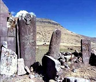 Pietrele Vishap, artefactele cele mai misterioase din Armenia! Şerpi zburători sau farfurii zburătoare?