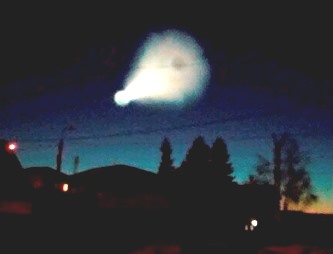 Un obiect zburător luminos de tip paraşută a fost văzut deasupra Siberiei! Rachetă, satelit militar rusesc secret sau OZN?