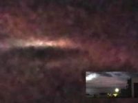 Un OZN misterios a fost filmat la apusul Soarelui, ascunzându-se după nori! Totul s-a întâmplat în insula Mauritius, în mijlocul Oceanului Indian...