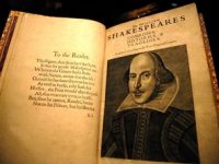 Hopa... Cercetătorii au constatat lipsa craniului din mormântul lui Shakespeare! Ar putea fi încă o dovadă că acesta n-a existat şi n-a scris niciodată operele celebre!