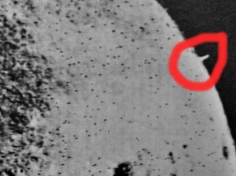 Turnul misterios de pe faţa întunecată a Lunii! El a fost fotografiat pentru prima dată în 1965 de nava sovietică Zond 3...