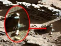 O fotografie NASA ciudată de pe Marte! Un umanoid, având capul conic, pare că se plimbă nestingherit pe "planeta roşie"...