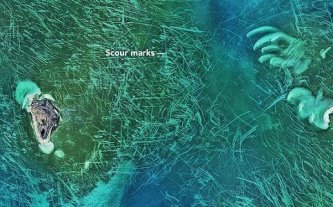 Un satelit NASA a fotografiat nişte linii misterioase pe fundul Mării Caspice! Explicaţia: urme lăsate de gheaţă! Dar nu era să recunoască că e vorba de semne ale OSN-urilor, adică Obiecte Subacvatice Neidentificate...