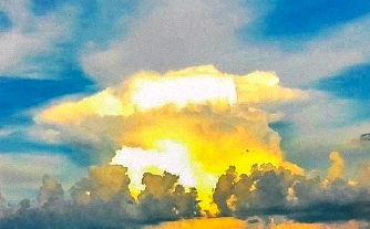 Oh, my God! Deasupra Iaşului a fost observat un nor incredibil, de tip "ciupercă atomică"! Formaţiune naturală sau cineva face experimente secrete?