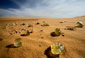 Misterioasele tektite din Libia, vechi de 1 milion de ani - dovada că nave stelare necunoscute ne-au vizitat în vechime!