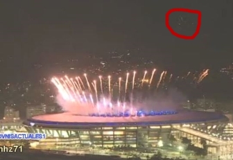 Un OZN misterios şi întunecos, cu o formă triunghiulară, a fost observat în timpul ceremoniilor de deschidere a Olimpiadei de la Rio!
