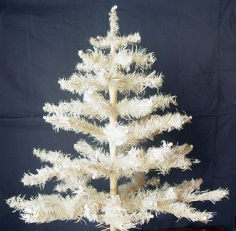 Un "brad" cu adevărat ciudat: pomul de Crăciun cu pene de gâscă!
