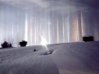 "Război intergalactic" sau fenomen natural? Mai multe raze de lumină coborând din cer au fost observate în Canada