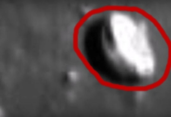 Într-o nouă imagine publicată de NASA se poate observa un radiotelescop pe Lună! Cine l-a pus acolo?