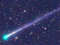 O cometă verde şi misterioasă trece pe lângă noi