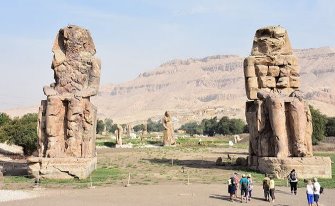 Misterul "Coloşilor lui Memnon", două statui gigantice ale faraonului Amenhotep III