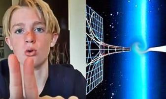 Cel mai inteligent copil de pe planetă crede că Universul nostru a fost deja distrus de către Acceleratorul CERN, iar noi trăim acum într-o lume paralelă