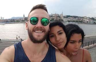 Un selfie a doi îndrăgostiţi aflaţi la Budapesta, a suprins imaginea unei fete cu 2 capete! Şi nu e Photoshop...