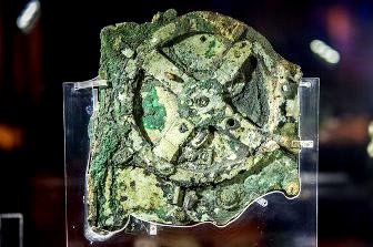 A fost descoperită o bucată lipsă din celebrul Mecanism Antikythera, un "calculator analogic" vechi de 2.000 de ani