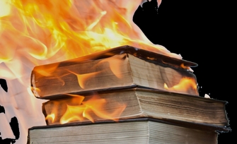 Conspiraţia cărţilor interzise: de ce se ard şi se distrug unele cărţi deja publicate?