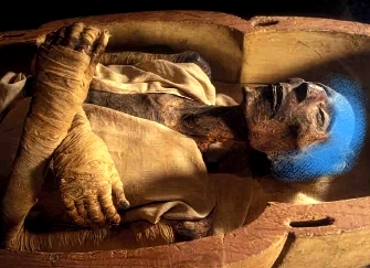 Misterioasa mumie cu păr albastru de la Sibiu