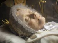 Un caz tulburător neexplicat de ştiinţă: trupul neputrezit al sfintei Catherine. Deşi moartă de 67 de ani, femeia arăta ca şi cum ar fi murit ieri!
