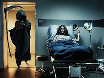 Într-un spital din America a fost surprinsă “Moartea” sau o creatură demonică! Ea se plimba în voie deasupra patului unui pacient, care muri câteva ore mai târziu!