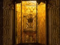 Un artefact incredibil, care ar putea să fie adevărat: “Potirul din Valencia”, paharul sfânt vechi de 2.000 de ani, şi din care a băut Iisus Hristos