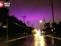 Ceva se întâmplă în spaţiu! În SUA a fost filmat noaptea un cer violet incredibil...