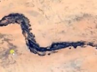 Fosilele unui dragon imens de 10 km apar într-un deşert din Africa? Totul se vede pe Google Maps...