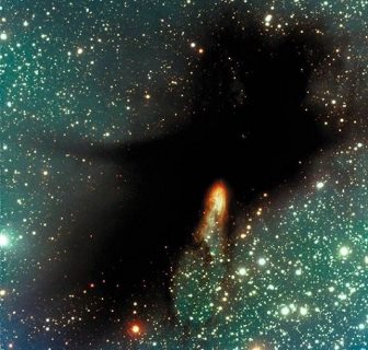 "Extratereştrii alcătuiţi din plasmă" ar putea locui în interiorul "norilor negri cosmici", cred cercetătorii